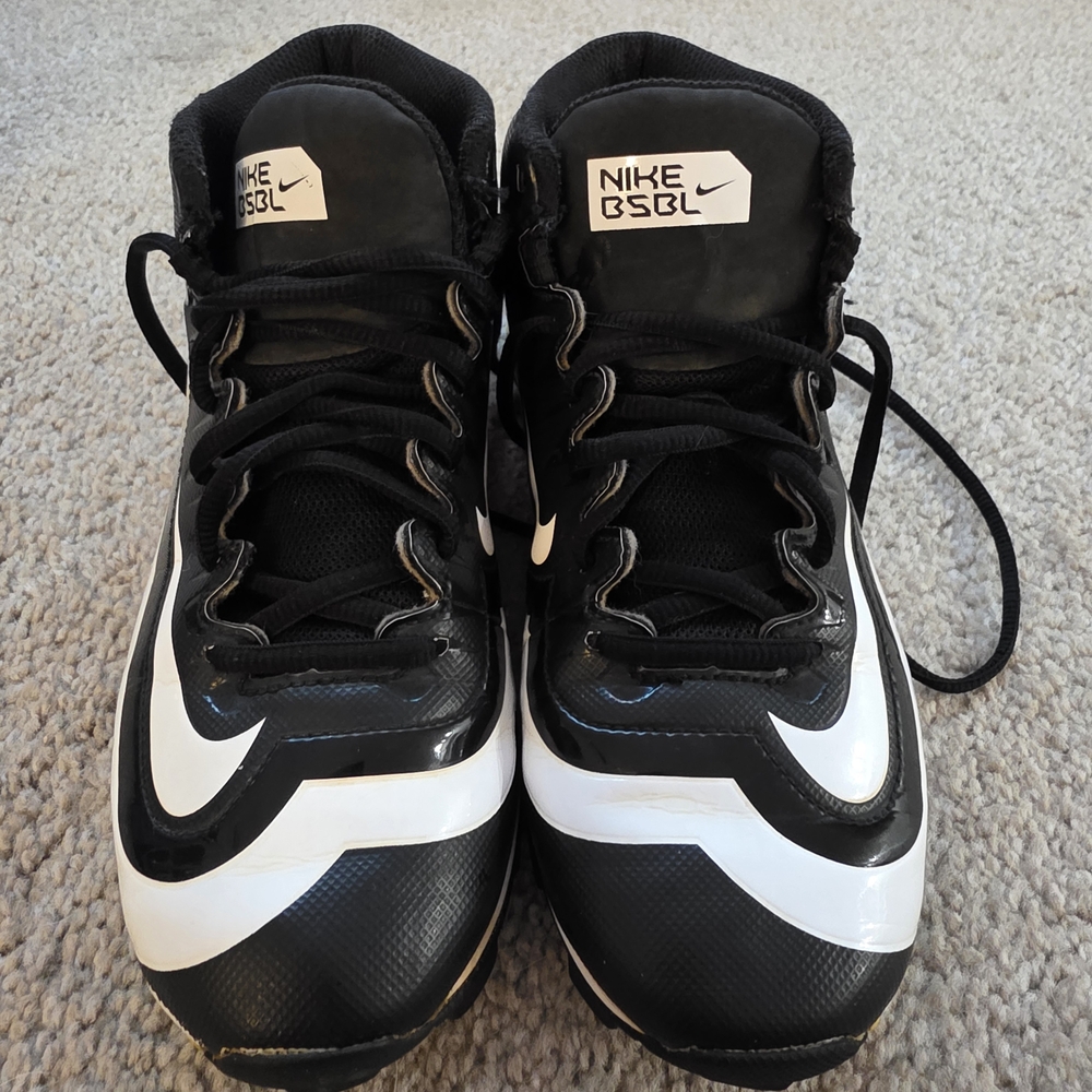 Nike Black and White Athletic Shoes